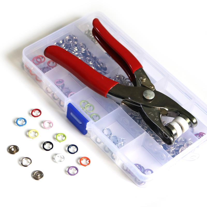 📢📢50% OFF !! ⏰DIY Button-Sewing Kit – Complete tools, easy use & durable fixes – Reinforce your clothes in minutes ✂️