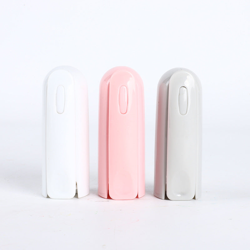 Mini Portable Lint Roller Removes pet hair, clothing fibres and bedding fluff. Can be torn diagonally for multiple uses.