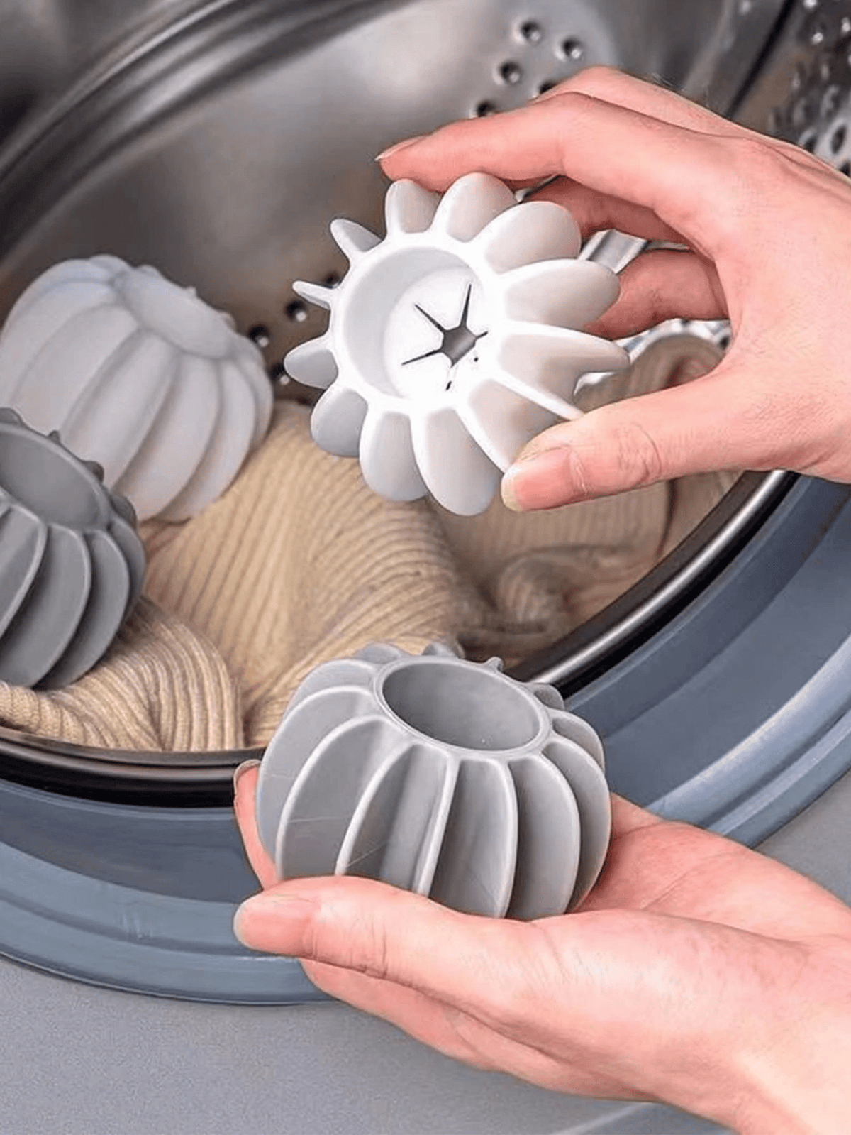 Anti-tangle laundry ball