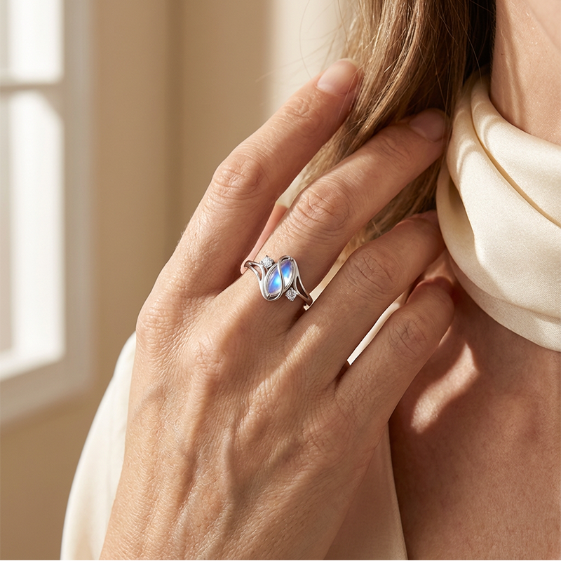 💍Geometric Oval Moonstone Ring with Zirconia Accents – Mystical, Sparkling & Timelessly Elegant! 🌙✨