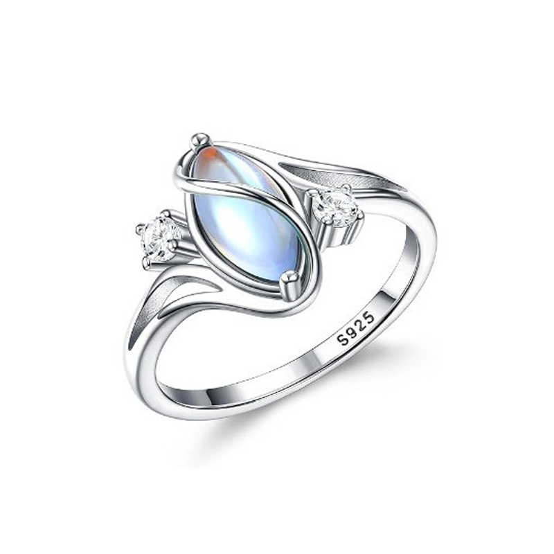 💍Geometric Oval Moonstone Ring with Zirconia Accents – Mystical, Sparkling & Timelessly Elegant! 🌙✨