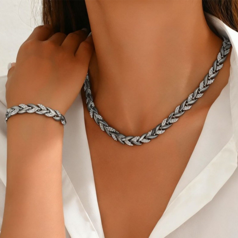 💎Rhinestone-embellished fishbone bracelet✨