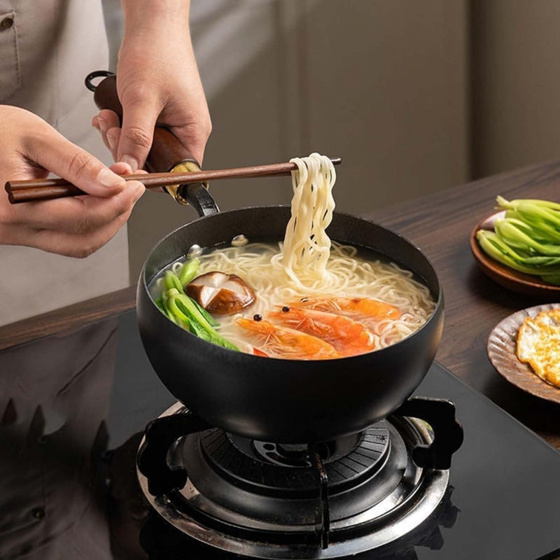 🍲50% OFF NOW!🔥Uncoated Thick Iron Pot with Lid – Even Heat Distribution, Durable Cast Iron & Perfect for Slow Cooking🥘