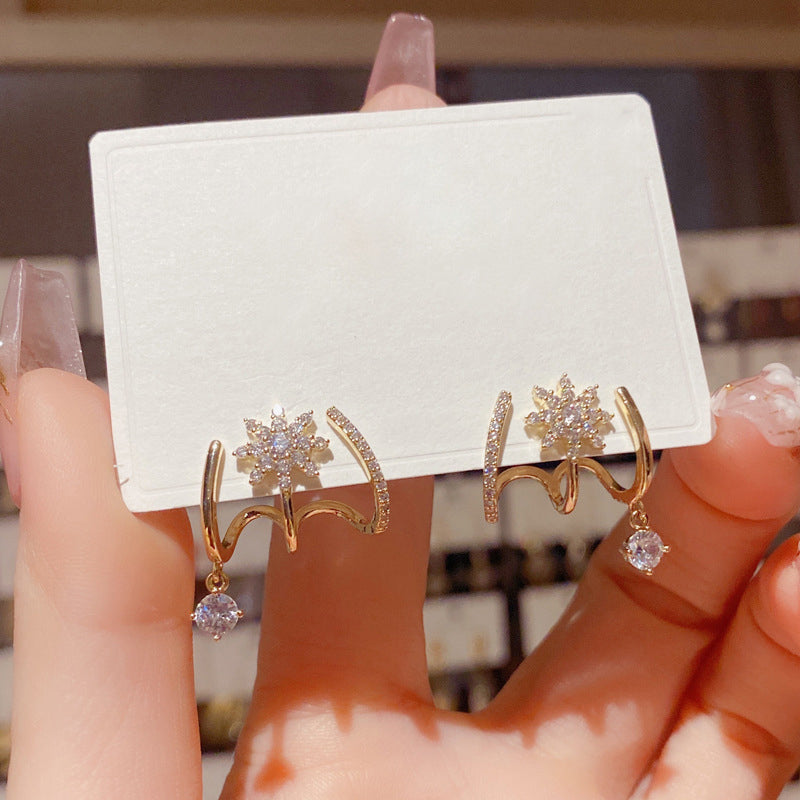 Sparkling Claw Earrings for Women