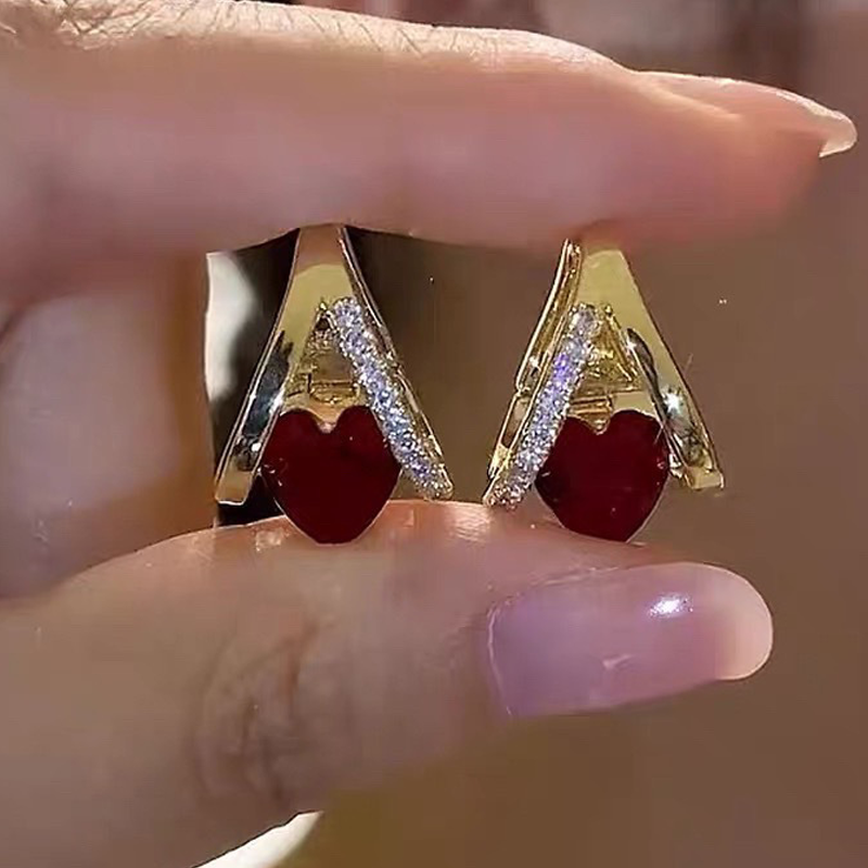 🔥2026 New Arrival ＆ Hot Sale🔥Elegant V-Shape Heart Dangle Hoop Earrings