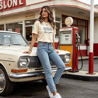"Life is Good" Daisy Graphic T-Shirt