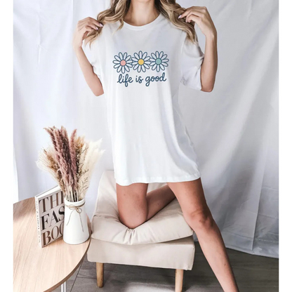 "Life is Good" Daisy Graphic T-Shirt