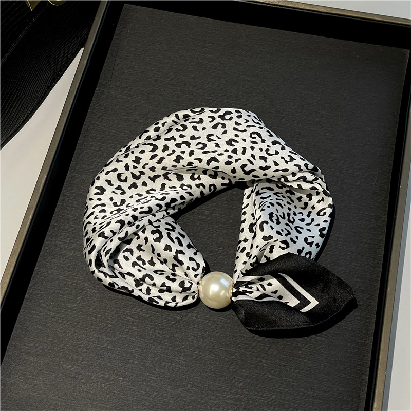 No-Tie Magnetic Pearl Clasp Soft Scarf