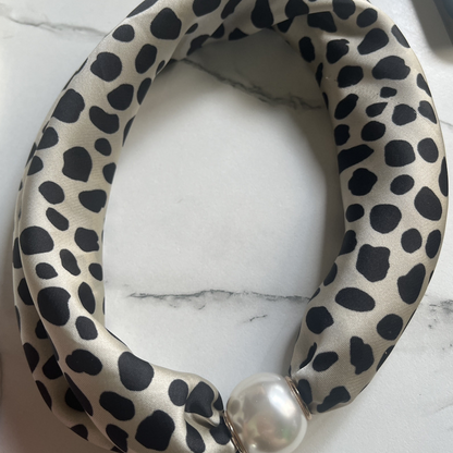 No-Tie Magnetic Pearl Clasp Soft Scarf